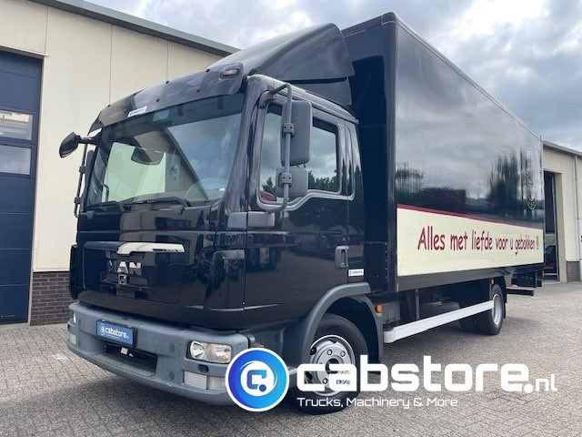 MAN TGL 8.180 4X2 BB Euro 5 - Handgeschakelde versnellingsbak - Laadklep - Bouwjaar 2010 - 3 zitplaatsen - 박스 밴 : 사진 1 MAN TGL 8.180 4X2 BB Euro 5 - Handgeschakelde versnellingsbak - Laadklep - Bouwjaar 2010 - 3 zitplaatsen - 박스 밴 : 사진 1