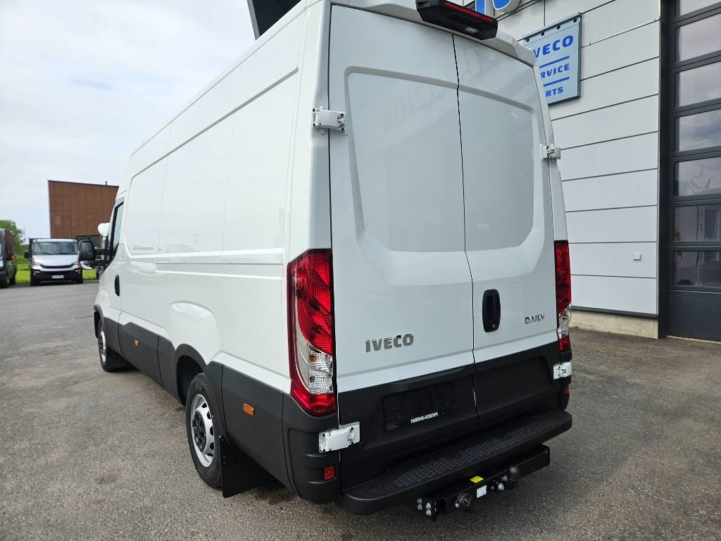 Iveco Daily 35S16 A8 12m3 - 패널 밴 : 사진 4 Iveco Daily 35S16 A8 12m3 - 패널 밴 : 사진 4