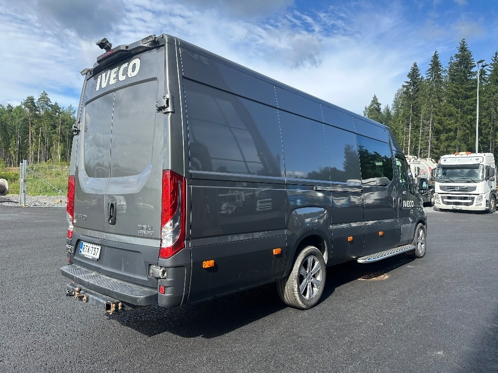 Iveco Daily 35S18A8 1+5 hlö retkeilyauto - 패널 밴 : 사진 4 Iveco Daily 35S18A8 1+5 hlö retkeilyauto - 패널 밴 : 사진 4