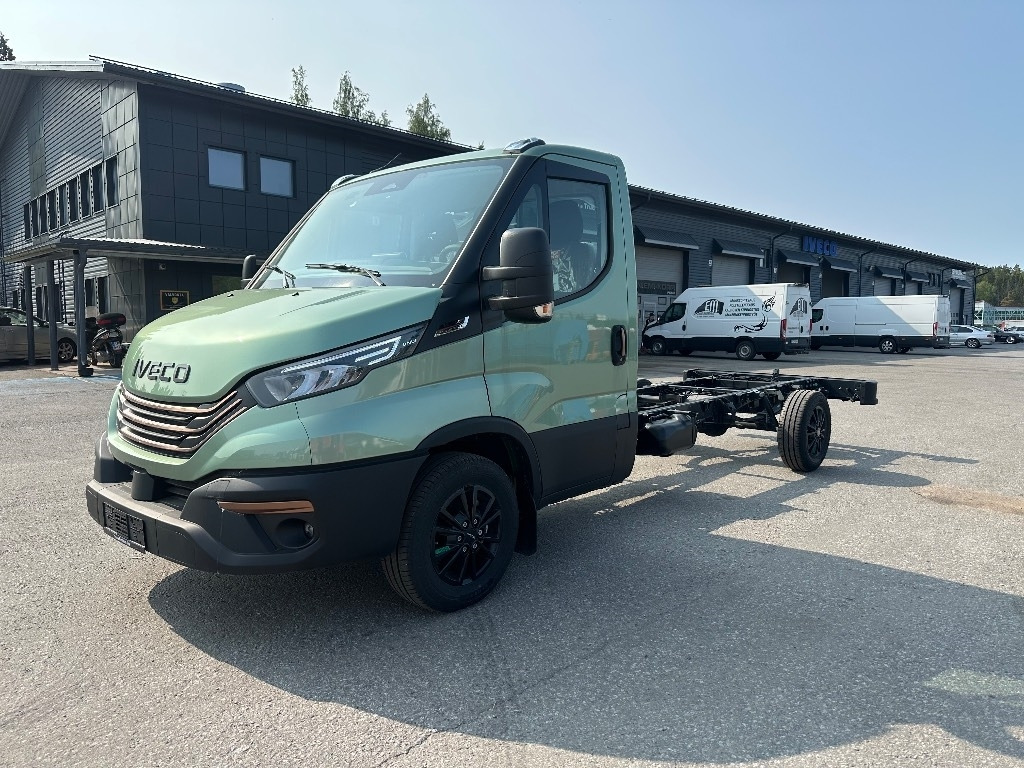Iveco Daily 35S18A8 alusta - 패널 밴 : 사진 1 Iveco Daily 35S18A8 alusta - 패널 밴 : 사진 1