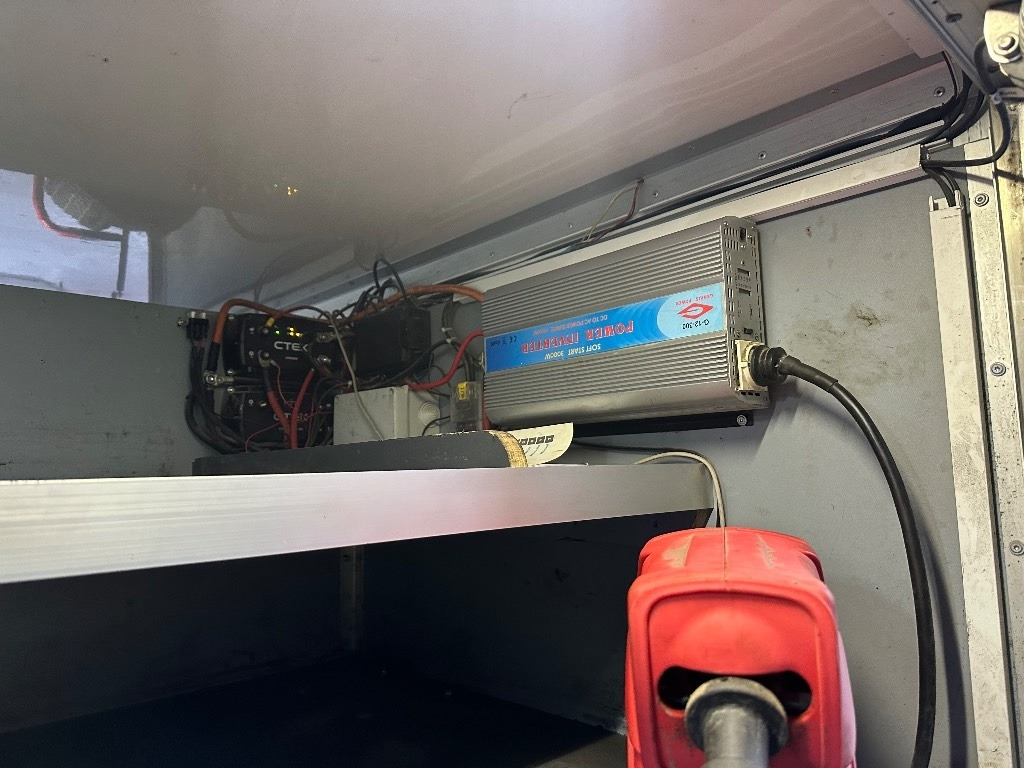 Iveco Daily 50C18A8 huoltoauto - 패널 밴 : 사진 5 Iveco Daily 50C18A8 huoltoauto - 패널 밴 : 사진 5