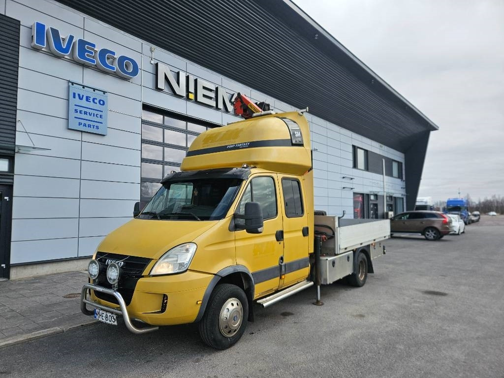 Iveco Daily 65C18 D Palfinger PK3700+ makuuohjaamo - 플랫베드 밴 : 사진 1 Iveco Daily 65C18 D Palfinger PK3700+ makuuohjaamo - 플랫베드 밴 : 사진 1