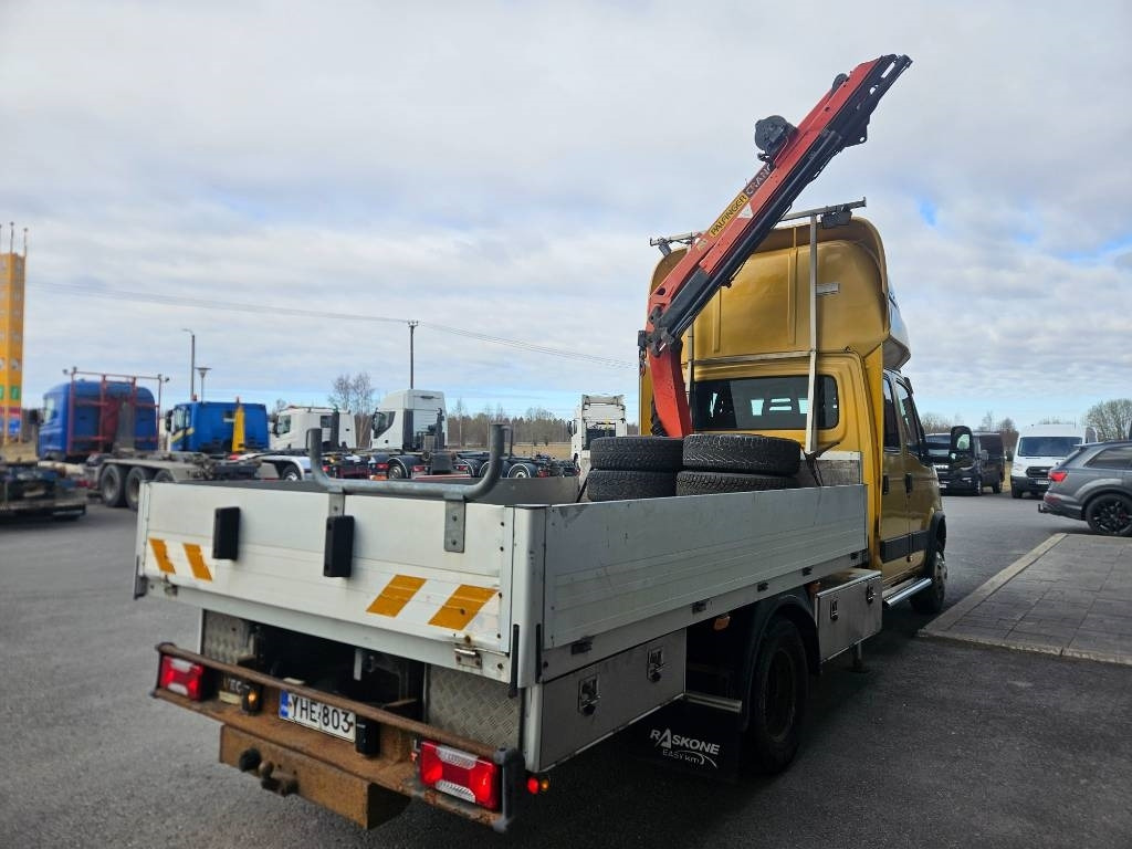 Iveco Daily 65C18 D Palfinger PK3700+ makuuohjaamo - 플랫베드 밴 : 사진 4 Iveco Daily 65C18 D Palfinger PK3700+ makuuohjaamo - 플랫베드 밴 : 사진 4