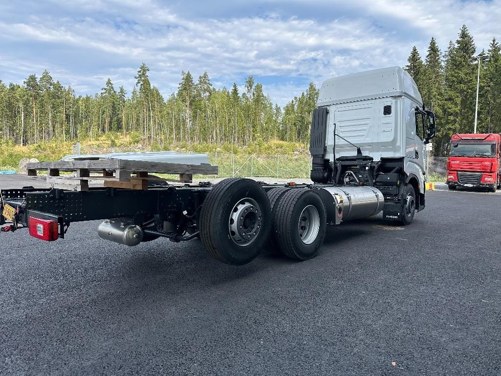 Iveco S-Way AS26S50 NP 2xLNG 6x2*4 - 캡 새시 트럭 : 사진 4 Iveco S-Way AS26S50 NP 2xLNG 6x2*4 - 캡 새시 트럭 : 사진 4