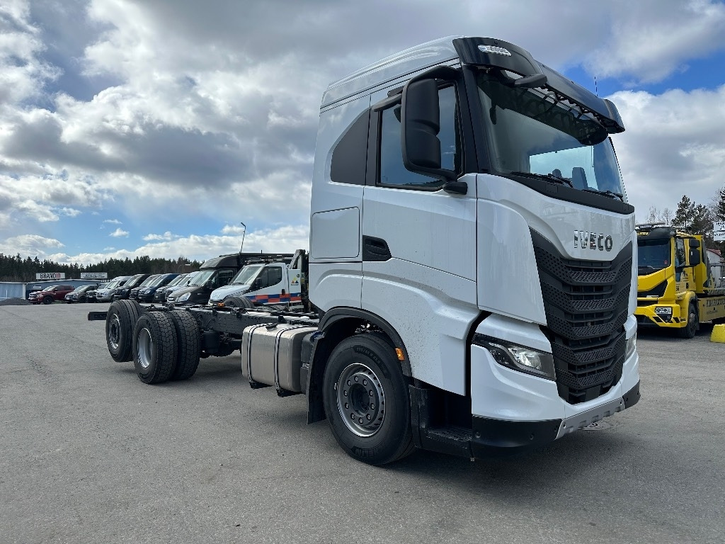 Iveco X-Way AS260X530 heti toimitukseen - 캡 새시 트럭 : 사진 3 Iveco X-Way AS260X530 heti toimitukseen - 캡 새시 트럭 : 사진 3