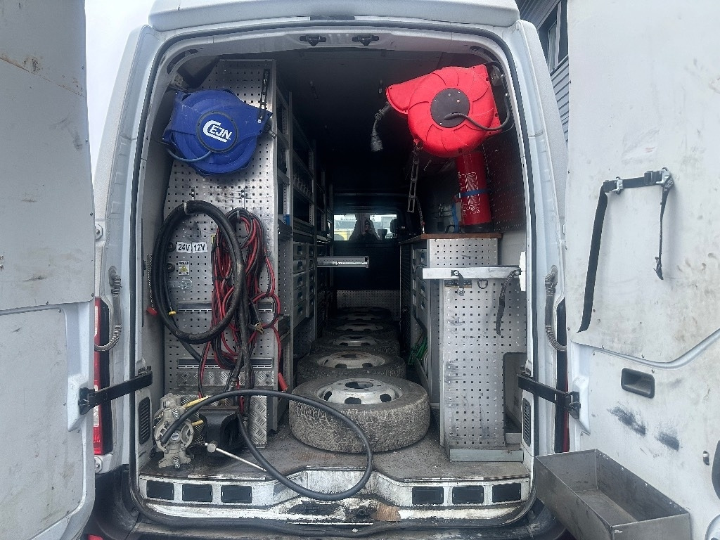 Renault Master huoltoauto varusteineen - 패널 밴 : 사진 2 Renault Master huoltoauto varusteineen - 패널 밴 : 사진 2