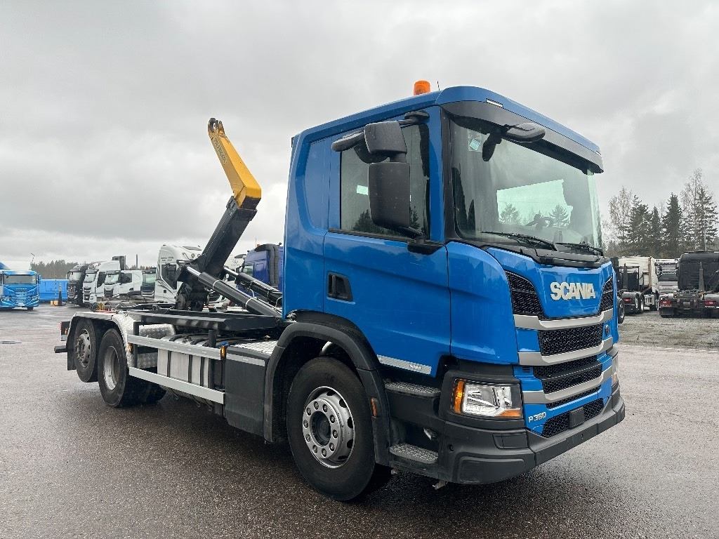 Scania P 360 - 후크 리프트 트럭 : 사진 3 Scania P 360 - 후크 리프트 트럭 : 사진 3