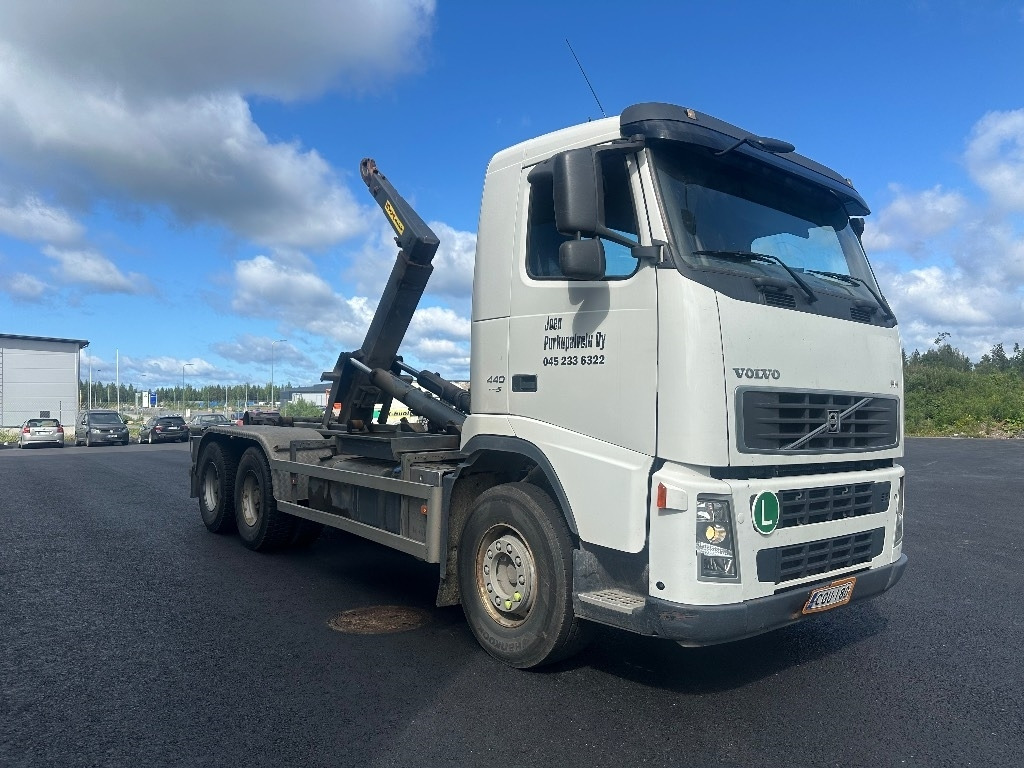 Volvo FH 440 6x4 - 후크 리프트 트럭 : 사진 2 Volvo FH 440 6x4 - 후크 리프트 트럭 : 사진 2