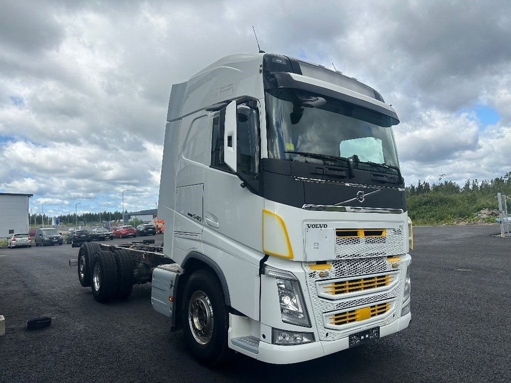 Volvo FH13 540 6x2*4 - 캡 새시 트럭 : 사진 2 Volvo FH13 540 6x2*4 - 캡 새시 트럭 : 사진 2