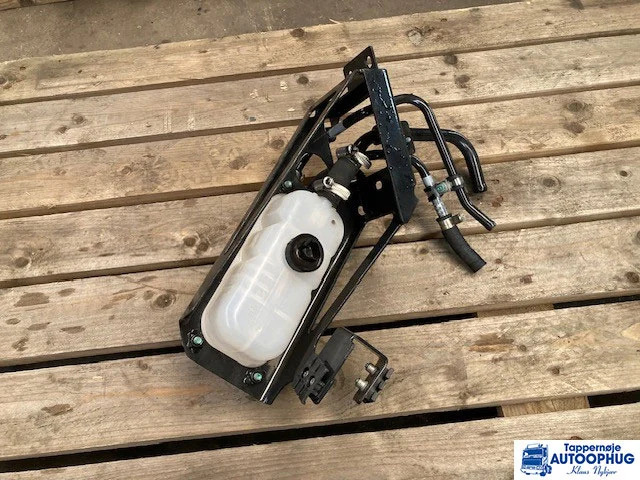 MAN 81.22008-000 – MAN 36.22008-6058 – Scania 2440052 – Expansion tank - 엔진 및 부품 트럭 용 : 사진 2 MAN 81.22008-000 – MAN 36.22008-6058 – Scania 2440052 – Expansion tank - 엔진 및 부품 트럭 용 : 사진 2