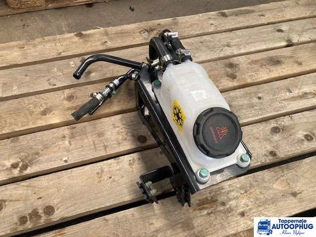 MAN 81.22008-000 – MAN 36.22008-6058 – Scania 2440052 – Expansion tank - 엔진 및 부품 트럭 용 : 사진 1 MAN 81.22008-000 – MAN 36.22008-6058 – Scania 2440052 – Expansion tank - 엔진 및 부품 트럭 용 : 사진 1