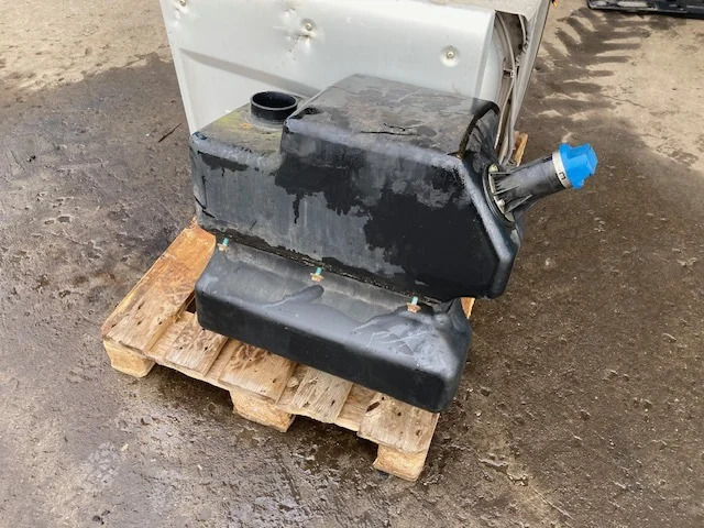 MAN Adblue tank – MAN - 요소수 탱크 트럭 용 : 사진 1 MAN Adblue tank – MAN - 요소수 탱크 트럭 용 : 사진 1