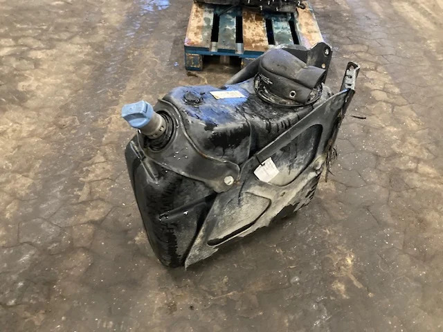 Mercedes A9604701515 – Mercedes adblue tank - 요소수 탱크 트럭 용 : 사진 2 Mercedes A9604701515 – Mercedes adblue tank - 요소수 탱크 트럭 용 : 사진 2