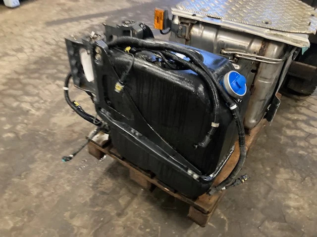 Scania 2919673 – Scania 2998146 – Scania Adblue tank + Scania reductant pick up unit - 요소수 탱크 트럭 용 : 사진 1 Scania 2919673 – Scania 2998146 – Scania Adblue tank + Scania reductant pick up unit - 요소수 탱크 트럭 용 : 사진 1