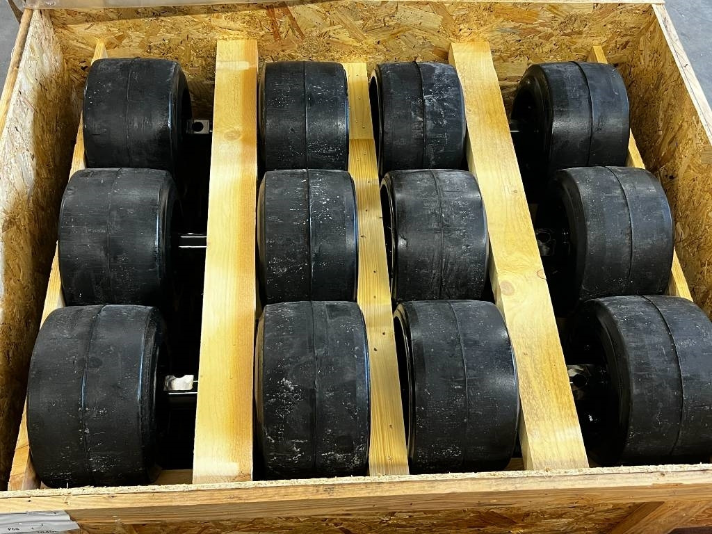 CNH Track rollers for tracks - CNH - Quadtrac/Steiger - 타이어 농업용 기계 용 : 사진 2 CNH Track rollers for tracks - CNH - Quadtrac/Steiger - 타이어 농업용 기계 용 : 사진 2