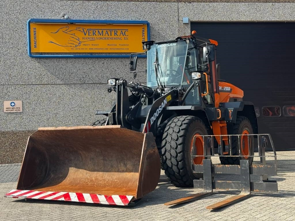 Doosan DEVELON / DOOSAN DL200-7, central lubrication, 202 - 스키드 스티어 로더 : 사진 2 Doosan DEVELON / DOOSAN DL200-7, central lubrication, 202 - 스키드 스티어 로더 : 사진 2