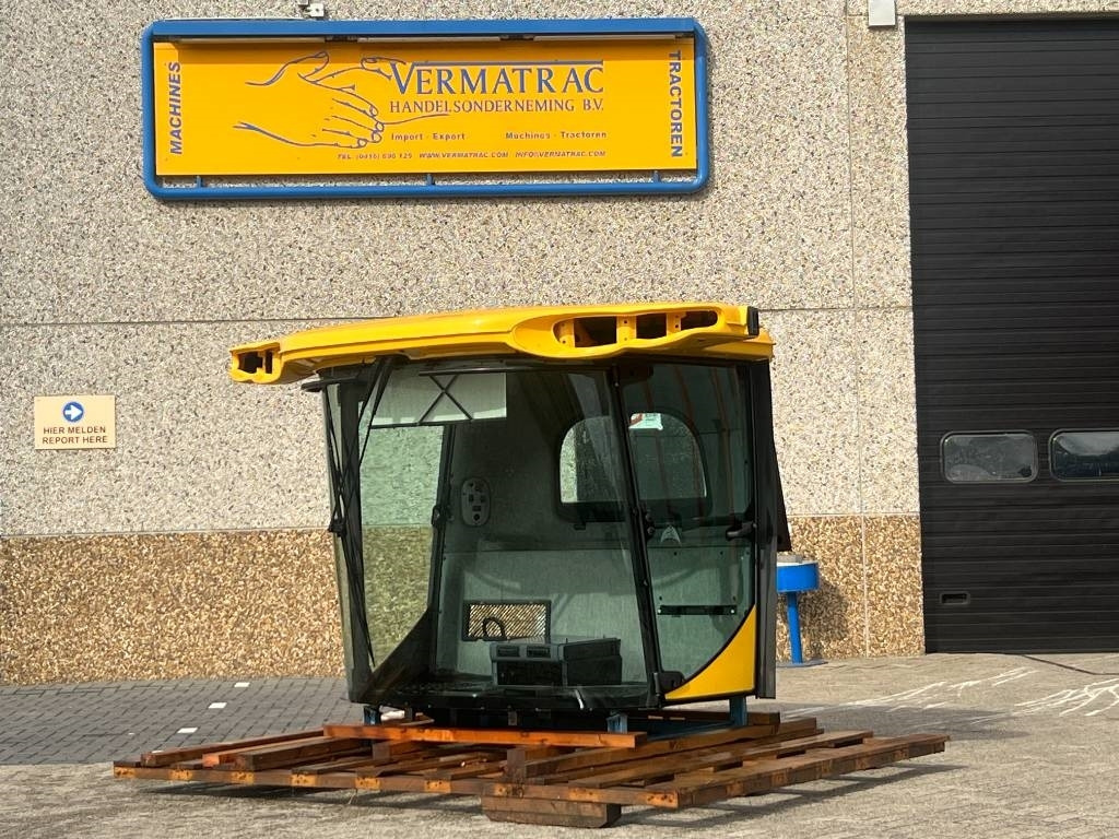 New Holland Cabine - New Holland CR8070, CR8080, CR9070, CR908 - 곡물 헤더 : 사진 1 New Holland Cabine - New Holland CR8070, CR8080, CR9070, CR908 - 곡물 헤더 : 사진 1