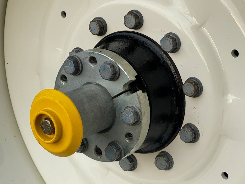 리스 New Holland T7.270 Auto Command, frontlinkage + PTO,1091 hr  New Holland T7.270 Auto Command, frontlinkage + PTO,1091 hr : 사진 18