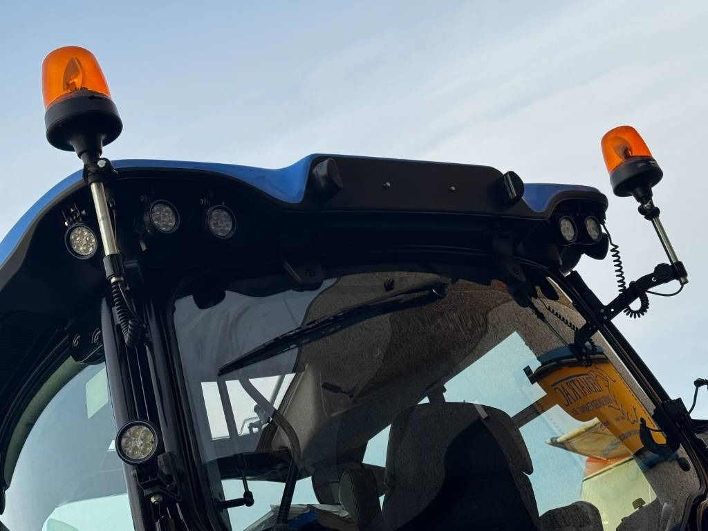 리스 New Holland T7.270 Auto Command, frontlinkage + PTO,1091 hr  New Holland T7.270 Auto Command, frontlinkage + PTO,1091 hr : 사진 16