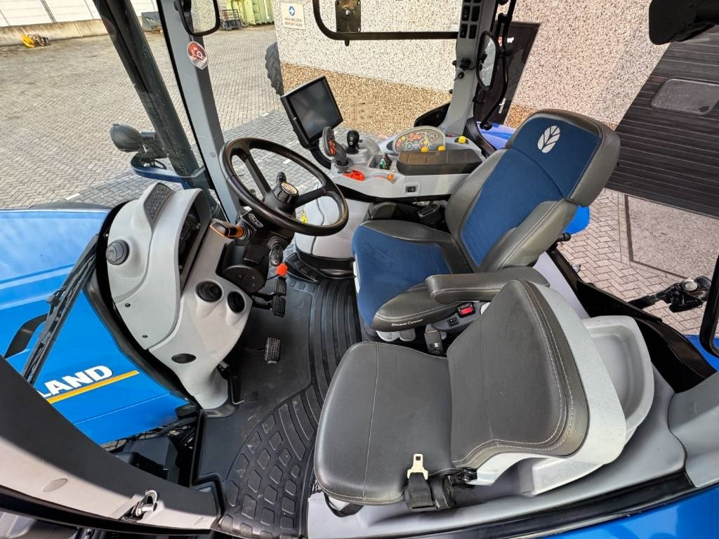 리스 New Holland T7.270 Auto Command, frontlinkage + PTO,1091 hr  New Holland T7.270 Auto Command, frontlinkage + PTO,1091 hr : 사진 19