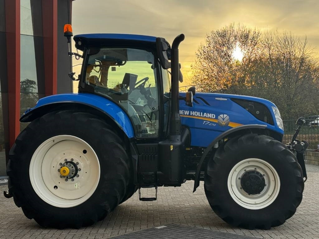 리스 New Holland T7.270 Auto Command, frontlinkage + PTO,1091 hr  New Holland T7.270 Auto Command, frontlinkage + PTO,1091 hr : 사진 10