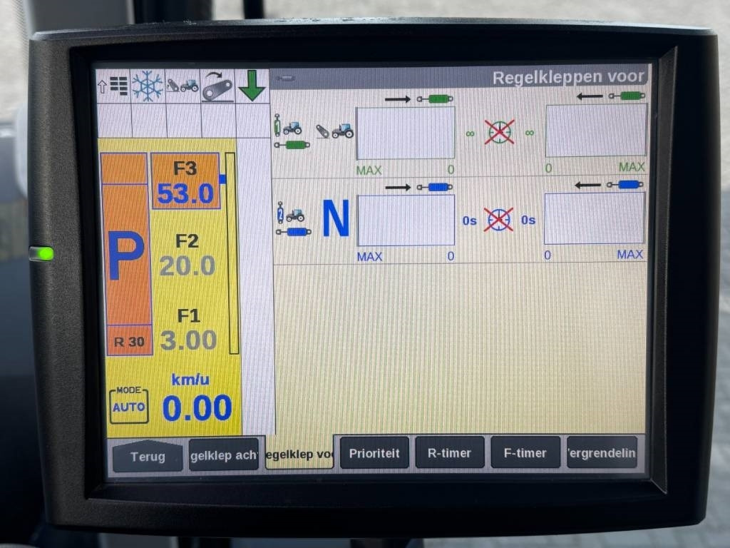 리스 New Holland T7.270 Auto Command, frontlinkage + PTO,1091 hr  New Holland T7.270 Auto Command, frontlinkage + PTO,1091 hr : 사진 30