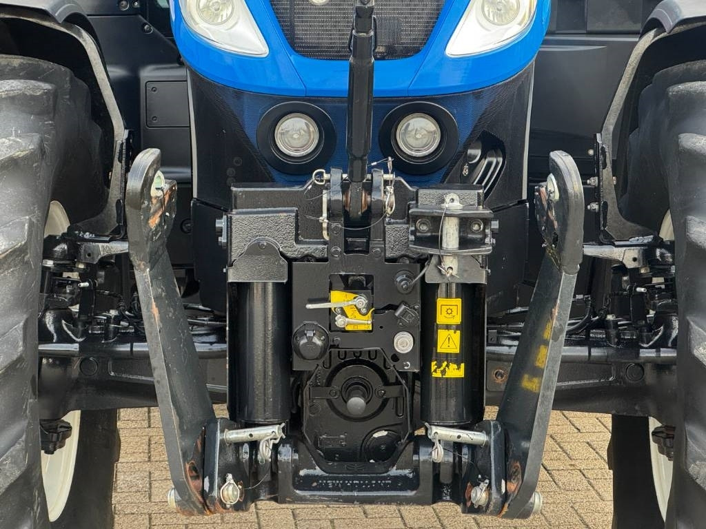 리스 New Holland T7.270 Auto Command, frontlinkage + PTO,1091 hr  New Holland T7.270 Auto Command, frontlinkage + PTO,1091 hr : 사진 8