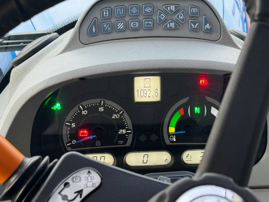 리스 New Holland T7.270 Auto Command, frontlinkage + PTO,1091 hr  New Holland T7.270 Auto Command, frontlinkage + PTO,1091 hr : 사진 27