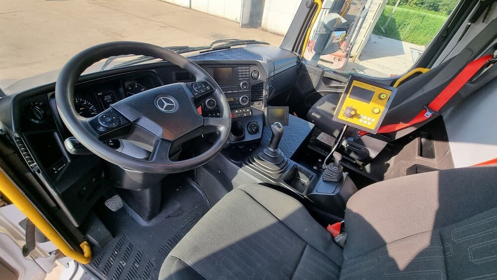 MERCEDES-BENZ AROCS 3243 8x4 | Euro 6 | Piaskarko Solarka Econ 12m³ - 제설차량 : 사진 3 MERCEDES-BENZ AROCS 3243 8x4 | Euro 6 | Piaskarko Solarka Econ 12m³ - 제설차량 : 사진 3