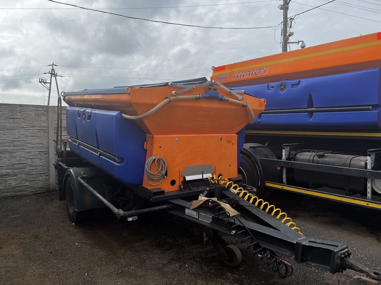 Schmidt Przyczepka 3,5m3 - 모래/ 소금 살포기 : 사진 2 Schmidt Przyczepka 3,5m3 - 모래/ 소금 살포기 : 사진 2