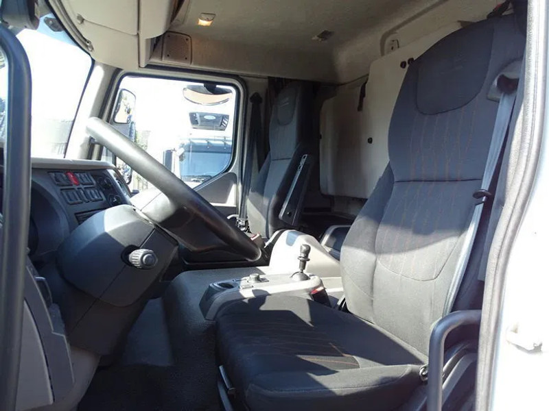 DAF LF 260 16 TON SLEEPER BOX 720X250X244 LBW 1.5 T - 박스 트럭 : 사진 4 DAF LF 260 16 TON SLEEPER BOX 720X250X244 LBW 1.5 T - 박스 트럭 : 사진 4