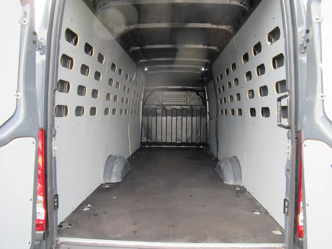 Iveco Daily L3h2 clim 23000€+tva/btw - 패널 밴 : 사진 5 Iveco Daily L3h2 clim 23000€+tva/btw - 패널 밴 : 사진 5