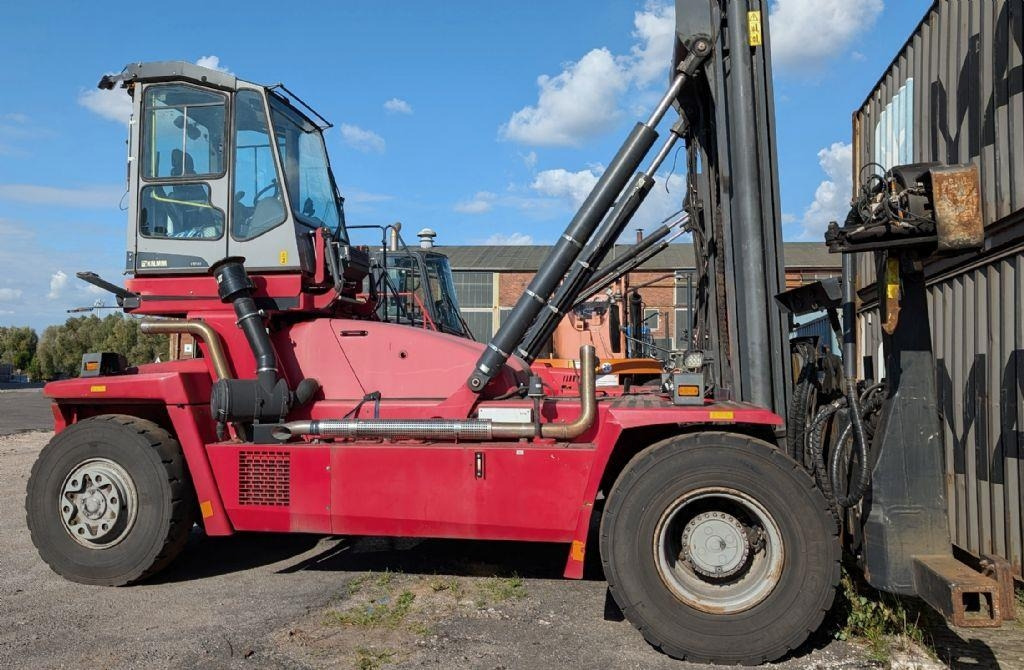 Kalmar DCF100-45E7 - 컨테이너 핸들러 : 사진 2 Kalmar DCF100-45E7 - 컨테이너 핸들러 : 사진 2