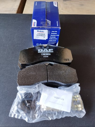 DAF BRAKE PADS 1982826 - 브레이크 슈즈 트럭 용 : 사진 1 DAF BRAKE PADS 1982826 - 브레이크 슈즈 트럭 용 : 사진 1