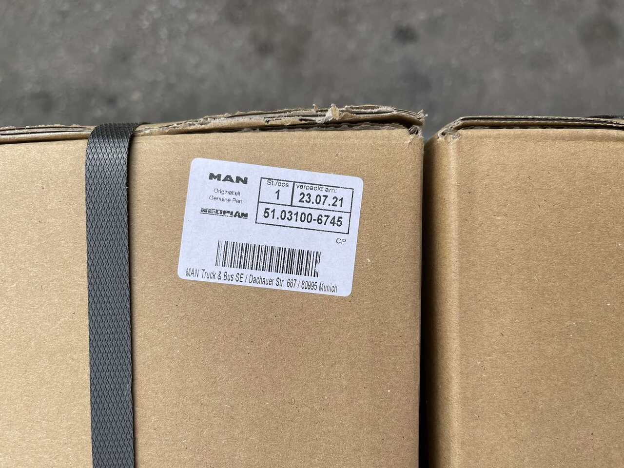 MAN CYLINDER HEAD 51.03100-6745 - 실린더 헤드 트럭 용 : 사진 2 MAN CYLINDER HEAD 51.03100-6745 - 실린더 헤드 트럭 용 : 사진 2