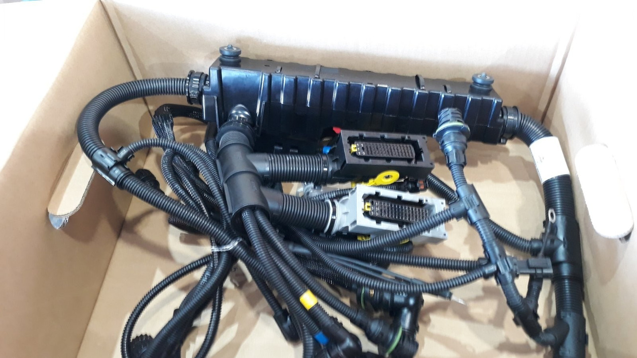 VOLVO CABLE HARNESS 22041555 - 케이블/ 와이어 하니스 트럭 용 : 사진 3 VOLVO CABLE HARNESS 22041555 - 케이블/ 와이어 하니스 트럭 용 : 사진 3