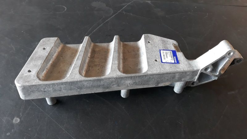 VOLVO FOOT PLATE - 84220613 - 걸음 트럭 용 : 사진 1 VOLVO FOOT PLATE - 84220613 - 걸음 트럭 용 : 사진 1