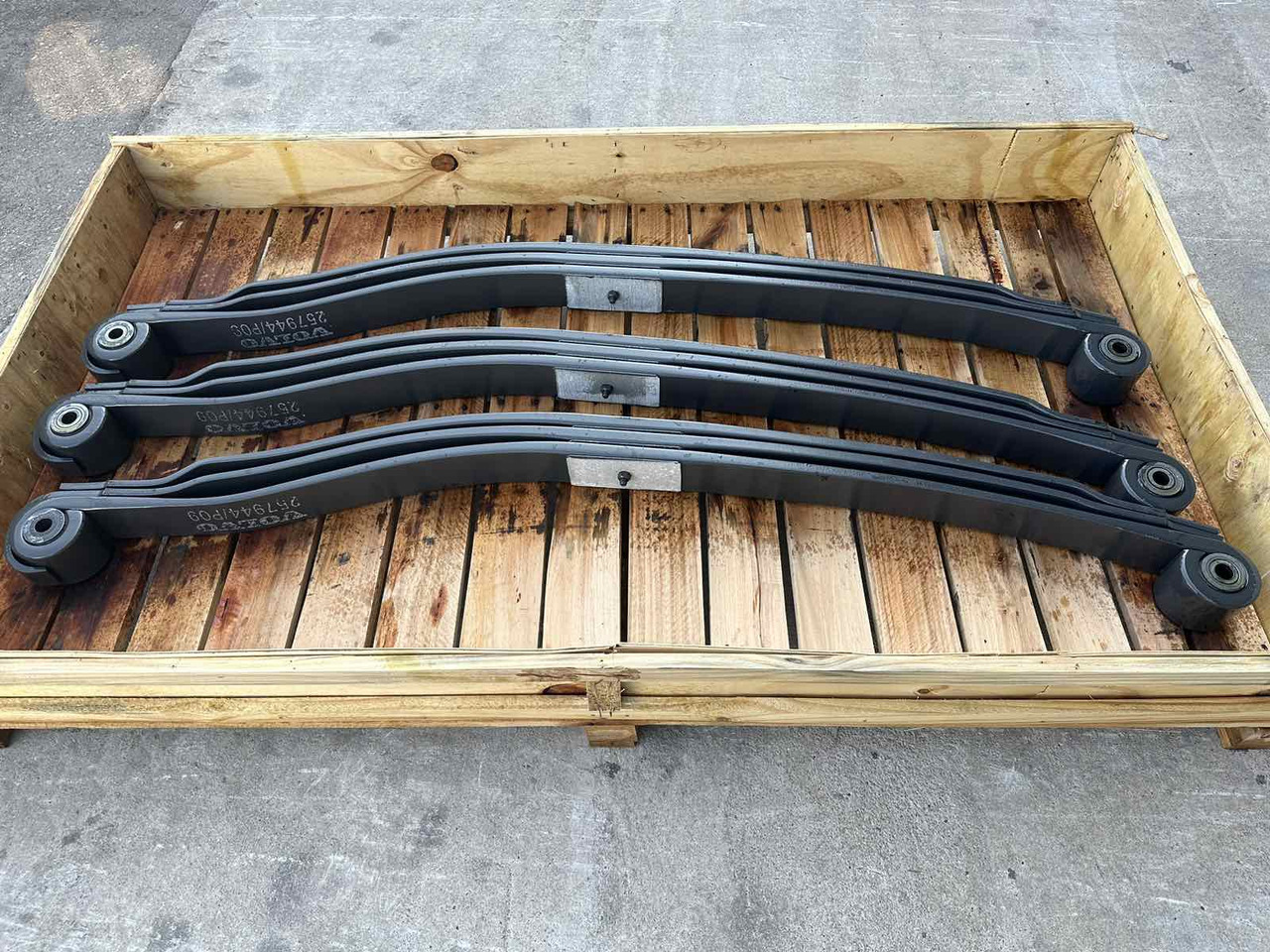 VOLVO FRON SPRING 257944 - 차축 및 부품 트럭 용 : 사진 1 VOLVO FRON SPRING 257944 - 차축 및 부품 트럭 용 : 사진 1