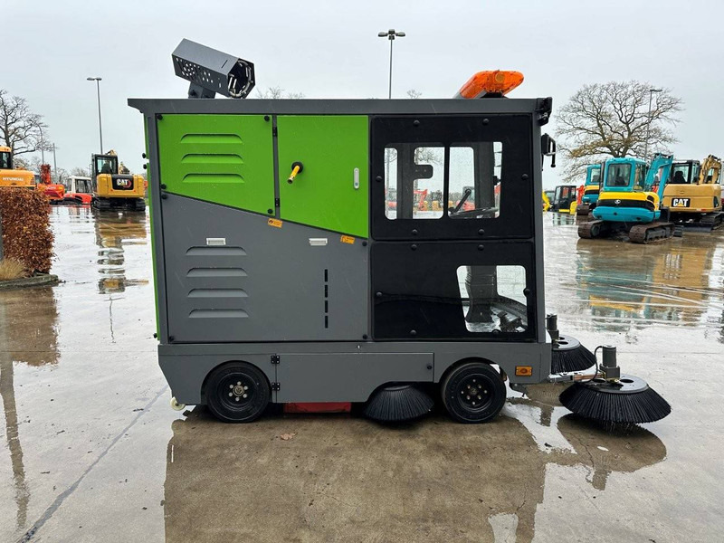 Å koda DY2400 - 거리 청소 차량 : 사진 4 Å koda DY2400 - 거리 청소 차량 : 사진 4