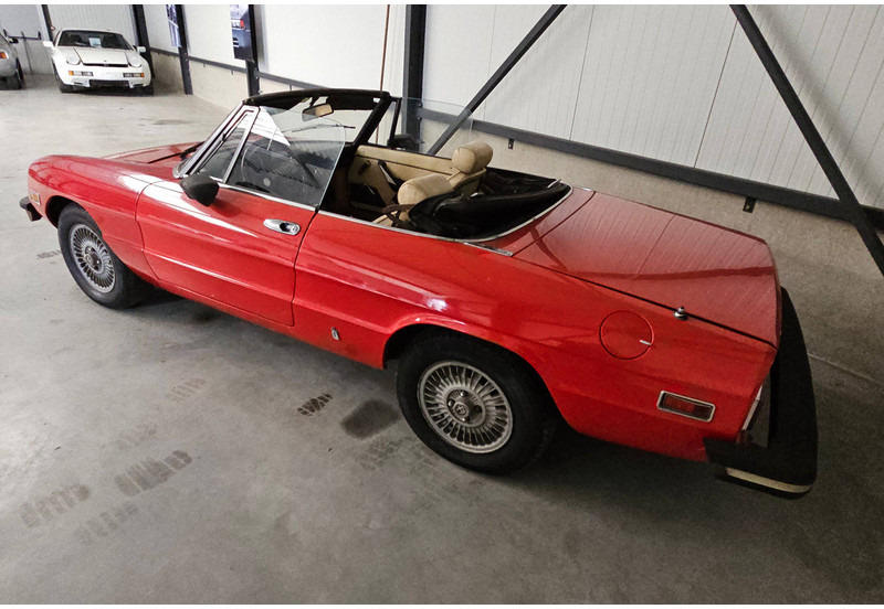Alfa Romeo Spider 2000 - 차량 : 사진 3 Alfa Romeo Spider 2000 - 차량 : 사진 3