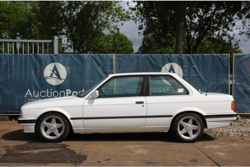 BMW 3 Serie 320i - 차량 : 사진 2 BMW 3 Serie 320i - 차량 : 사진 2