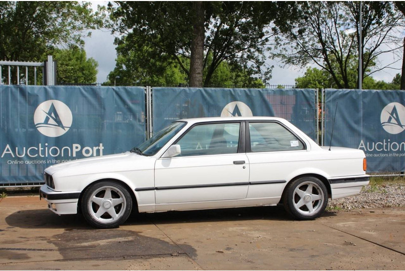 BMW 3 Serie 320i - 차량 : 사진 1 BMW 3 Serie 320i - 차량 : 사진 1