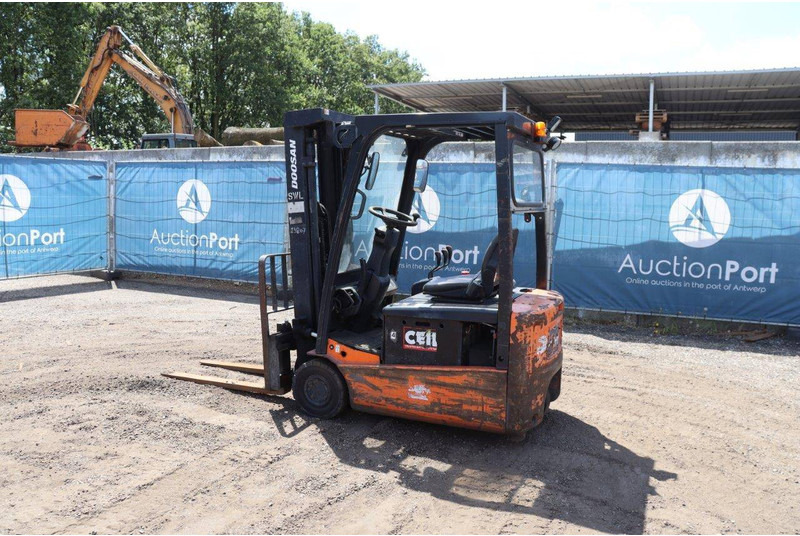 Doosan B15T-5 - 전기 지게차 : 사진 3 Doosan B15T-5 - 전기 지게차 : 사진 3