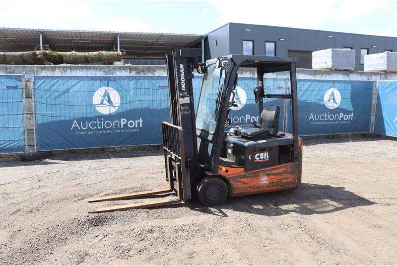 Doosan B15T-5 - 전기 지게차 : 사진 1 Doosan B15T-5 - 전기 지게차 : 사진 1