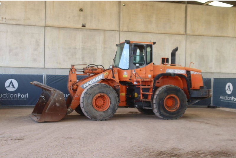 Doosan DL300 - 휠 로더 : 사진 1 Doosan DL300 - 휠 로더 : 사진 1