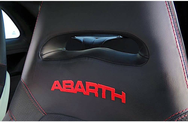 Fiat 500 Abarth Tributo Ferrari (limited 142/200) - 세단 : 사진 5 Fiat 500 Abarth Tributo Ferrari (limited 142/200) - 세단 : 사진 5