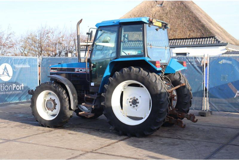 Ford 6640SL - 장궤형 트랙터 : 사진 3 Ford 6640SL - 장궤형 트랙터 : 사진 3