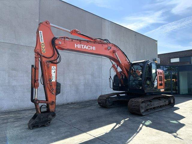 Hitachi ZX225USLC-6 - 크롤러 굴삭기 : 사진 1 Hitachi ZX225USLC-6 - 크롤러 굴삭기 : 사진 1