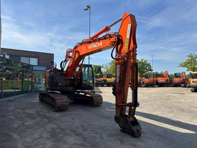 Hitachi ZX225USLC-6 - 크롤러 굴삭기 : 사진 3 Hitachi ZX225USLC-6 - 크롤러 굴삭기 : 사진 3