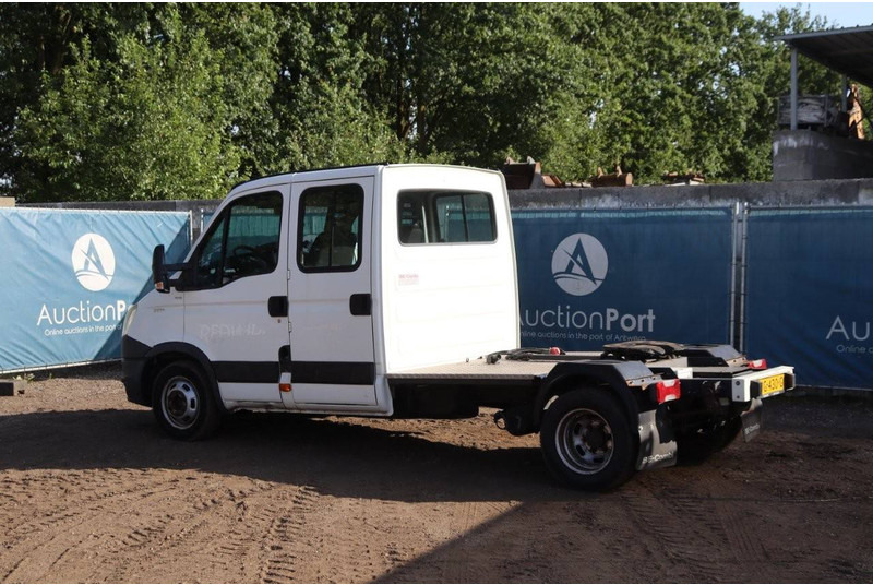 Iveco 35C17 - 캡 새시 트럭 : 사진 3 Iveco 35C17 - 캡 새시 트럭 : 사진 3